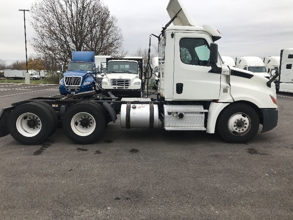 Day Cab Tractor-Heavy Duty Tractors-Freightliner-2018-T12664ST-Piqua-OH-418,253\n\t\tmiles-$ 46,000 - Image 8
