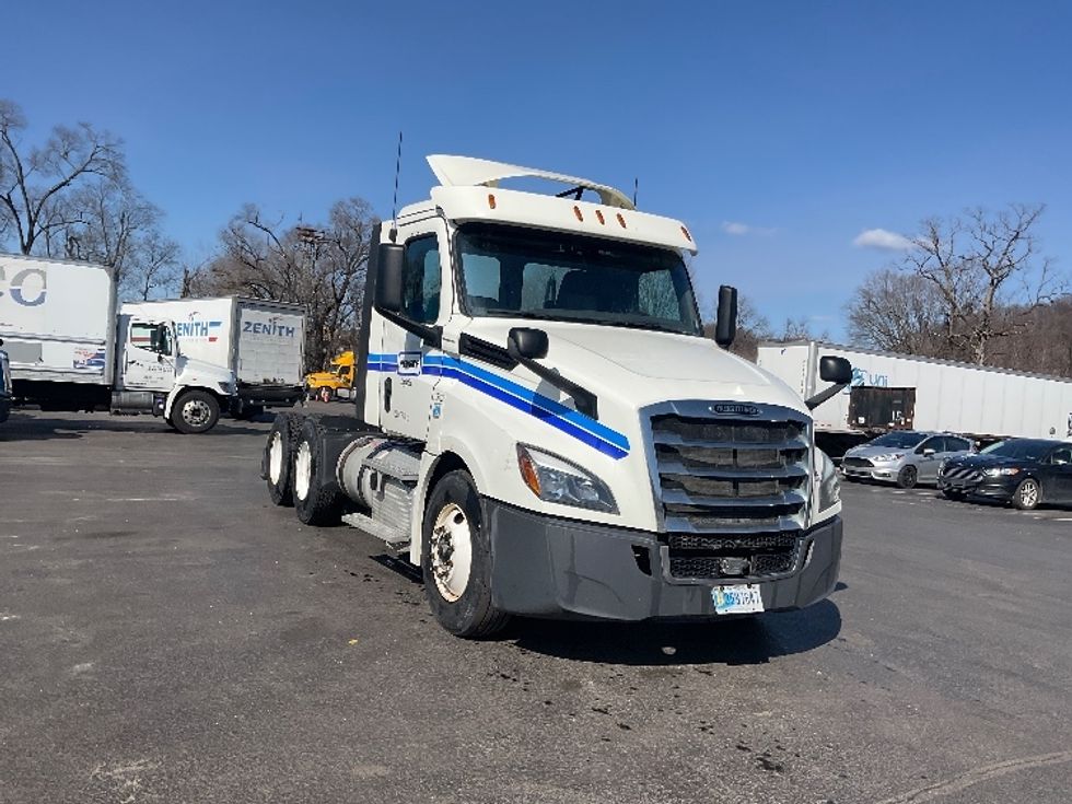 Day Cab Tractor-Heavy Duty Tractors-Freightliner-2018-T12664ST-Pittsburgh-PA-429,827\n\t\tmiles-$ 39,750 - Image 1