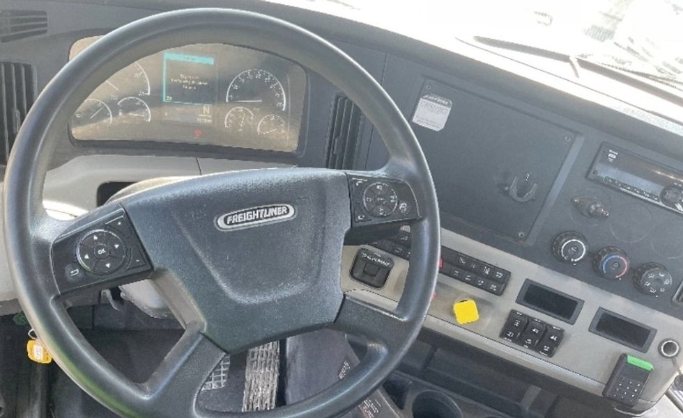 Day Cab Tractor-Heavy Duty Tractors-Freightliner-2018-T12664ST-Pittsburgh-PA-429,827\n\t\tmiles-$ 39,750 - Image 11