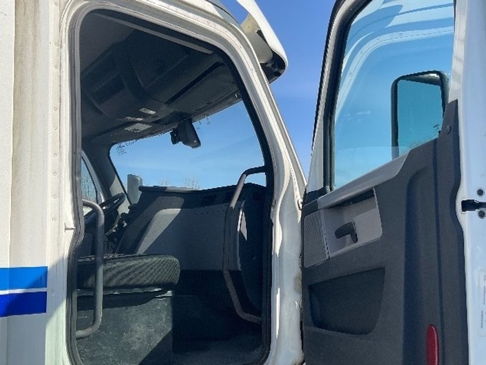 Day Cab Tractor-Heavy Duty Tractors-Freightliner-2018-T12664ST-Pittsburgh-PA-429,827\n\t\tmiles-$ 39,750 - Image 12