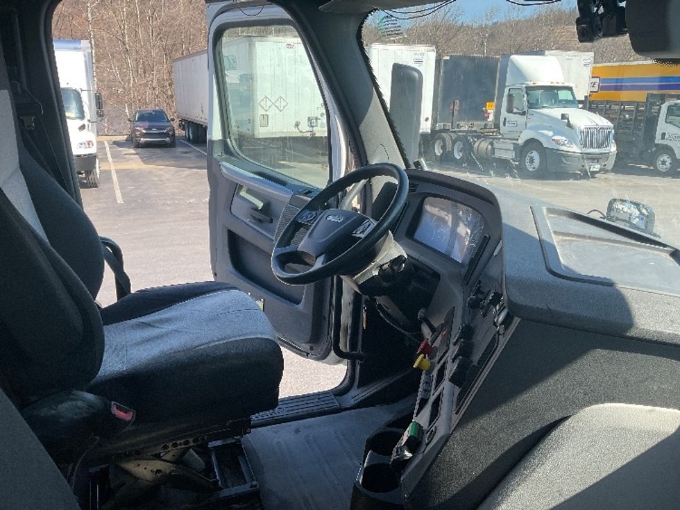 Day Cab Tractor-Heavy Duty Tractors-Freightliner-2018-T12664ST-Pittsburgh-PA-429,827\n\t\tmiles-$ 39,750 - Image 14