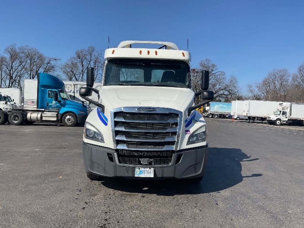 Day Cab Tractor-Heavy Duty Tractors-Freightliner-2018-T12664ST-Pittsburgh-PA-429,827\n\t\tmiles-$ 39,750 - Image 2