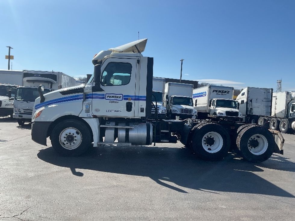 Day Cab Tractor-Heavy Duty Tractors-Freightliner-2018-T12664ST-Pittsburgh-PA-429,827\n\t\tmiles-$ 39,750 - Image 4