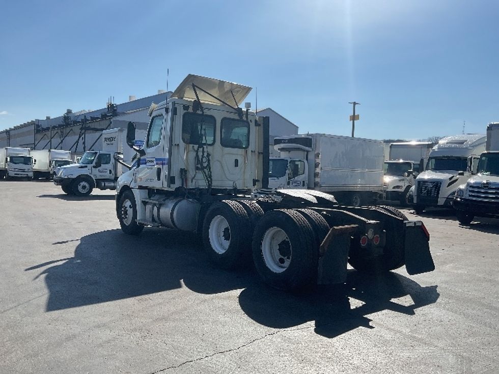 Day Cab Tractor-Heavy Duty Tractors-Freightliner-2018-T12664ST-Pittsburgh-PA-429,827\n\t\tmiles-$ 39,750 - Image 5