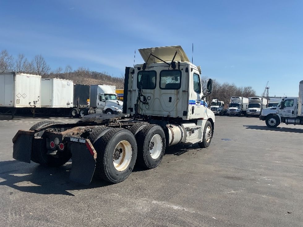 Day Cab Tractor-Heavy Duty Tractors-Freightliner-2018-T12664ST-Pittsburgh-PA-429,827\n\t\tmiles-$ 39,750 - Image 7