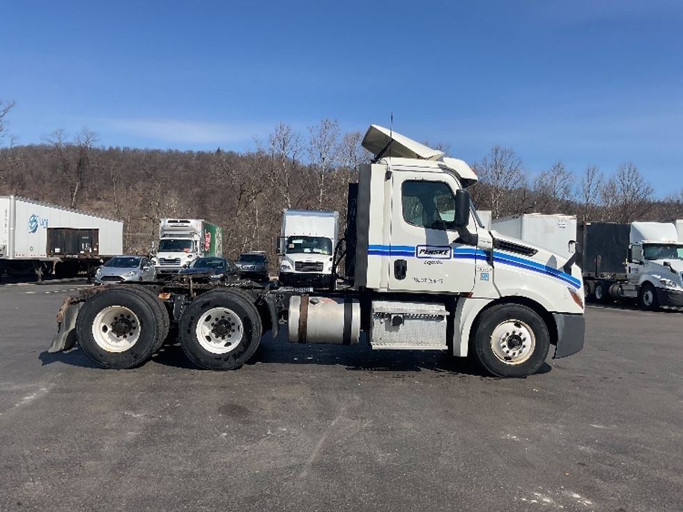Day Cab Tractor-Heavy Duty Tractors-Freightliner-2018-T12664ST-Pittsburgh-PA-429,827\n\t\tmiles-$ 39,750 - Image 8