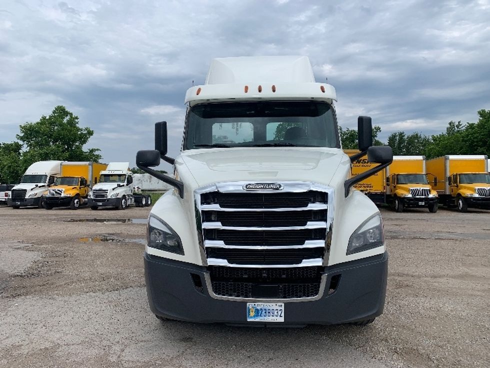 2018 Freightliner T12664ST Day Cab Tractor