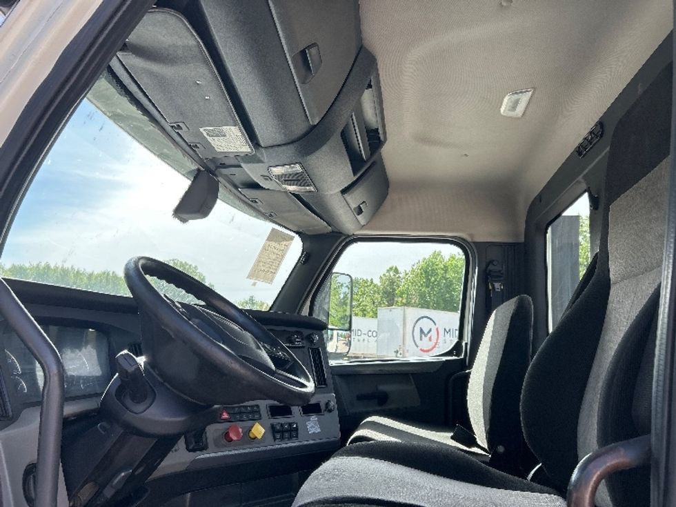 Day Cab Tractor-Heavy Duty Tractors-Freightliner-2018-T12664ST-Poplar Bluff-MO-497,539\n\t\tmiles-$ 37,000 - Image 10