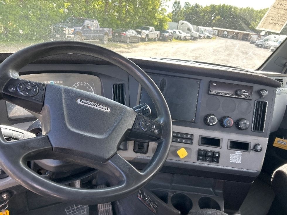 Day Cab Tractor-Heavy Duty Tractors-Freightliner-2018-T12664ST-Poplar Bluff-MO-497,539\n\t\tmiles-$ 37,000 - Image 11