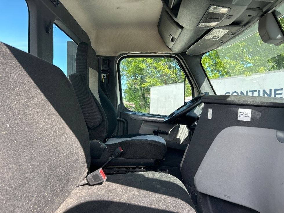 Day Cab Tractor-Heavy Duty Tractors-Freightliner-2018-T12664ST-Poplar Bluff-MO-497,539\n\t\tmiles-$ 37,000 - Image 14