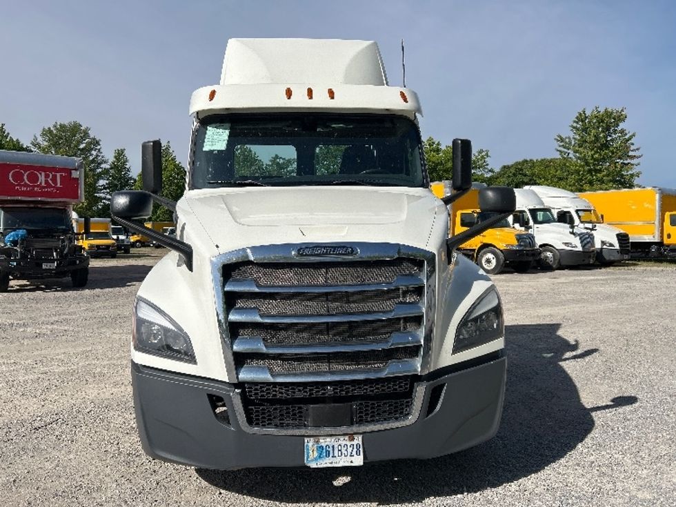 Day Cab Tractor-Heavy Duty Tractors-Freightliner-2018-T12664ST-Poplar Bluff-MO-497,539\n\t\tmiles-$ 37,000 - Image 2