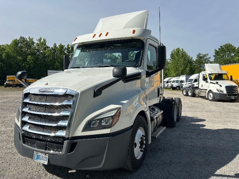 Day Cab Tractor-Heavy Duty Tractors-Freightliner-2018-T12664ST-Poplar Bluff-MO-497,539\n\t\tmiles-$ 37,000 - Image 3