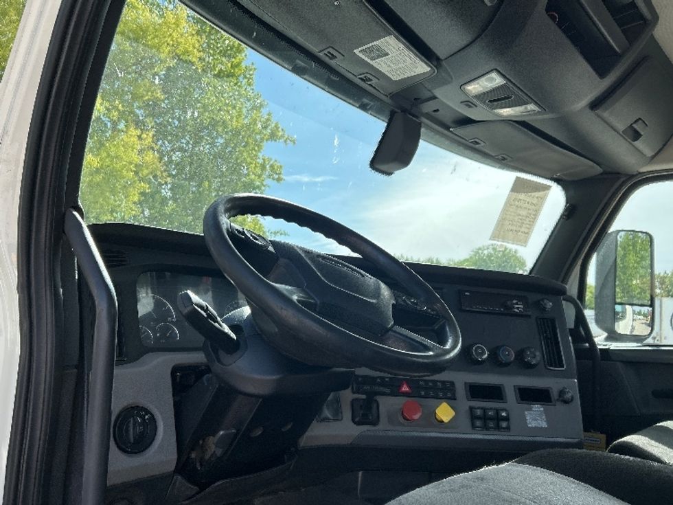Day Cab Tractor-Heavy Duty Tractors-Freightliner-2018-T12664ST-Poplar Bluff-MO-514,380\n\t\tmiles-$ 36,250 - Image 10