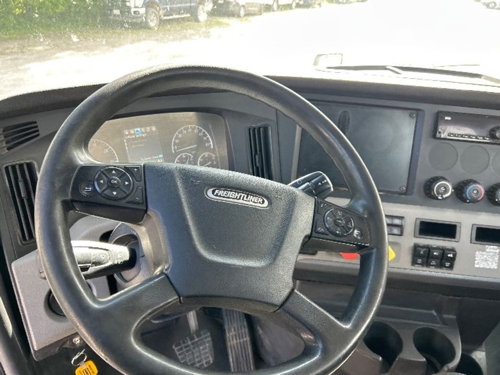 Day Cab Tractor-Heavy Duty Tractors-Freightliner-2018-T12664ST-Poplar Bluff-MO-514,380\n\t\tmiles-$ 36,250 - Image 11