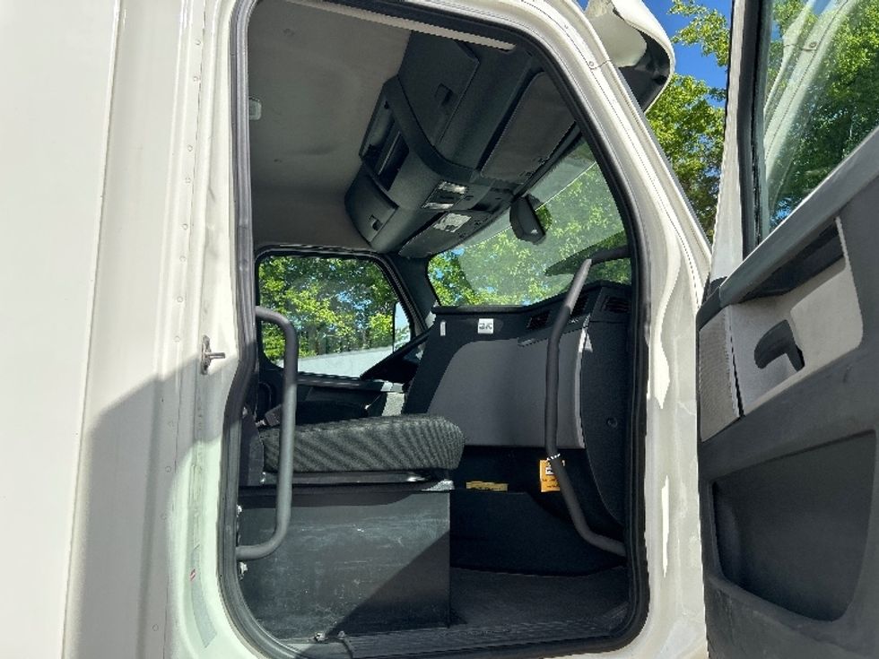 Day Cab Tractor-Heavy Duty Tractors-Freightliner-2018-T12664ST-Poplar Bluff-MO-514,380\n\t\tmiles-$ 36,250 - Image 12