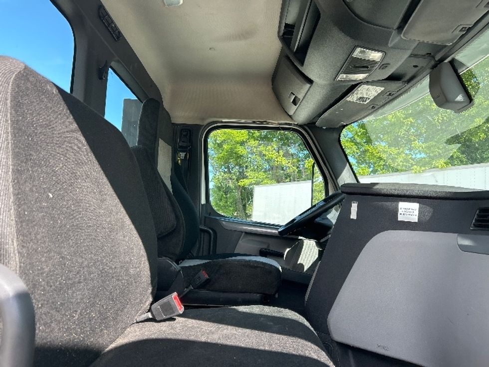 Day Cab Tractor-Heavy Duty Tractors-Freightliner-2018-T12664ST-Poplar Bluff-MO-514,380\n\t\tmiles-$ 36,250 - Image 14