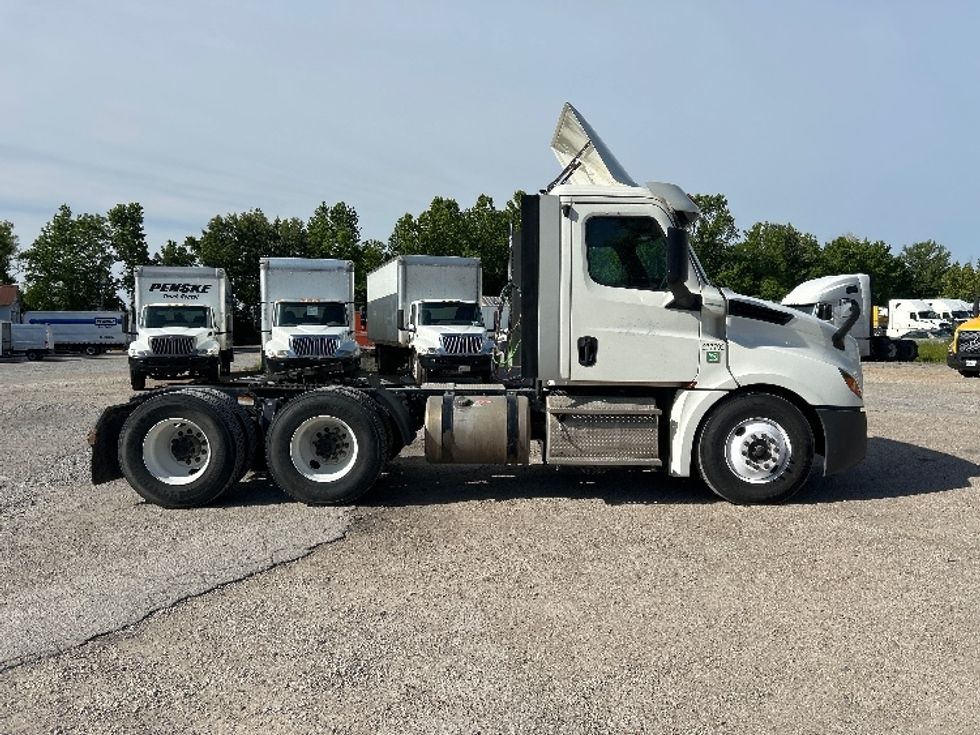 Day Cab Tractor-Heavy Duty Tractors-Freightliner-2018-T12664ST-Poplar Bluff-MO-514,380\n\t\tmiles-$ 36,250 - Image 8