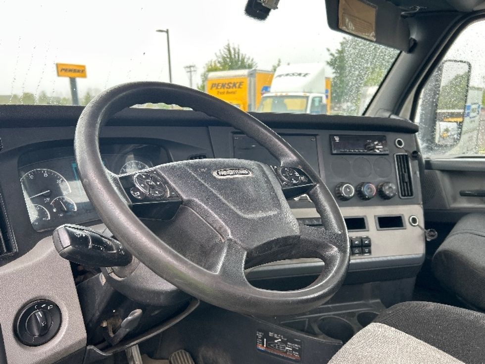 Day Cab Tractor-Heavy Duty Tractors-Freightliner-2018-T12664ST-Portland-OR-402,984\n\t\tmiles-$ 51,750 - Image 11
