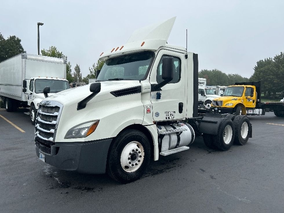 Day Cab Tractor-Heavy Duty Tractors-Freightliner-2018-T12664ST-Portland-OR-402,984\n\t\tmiles-$ 51,750 - Image 3