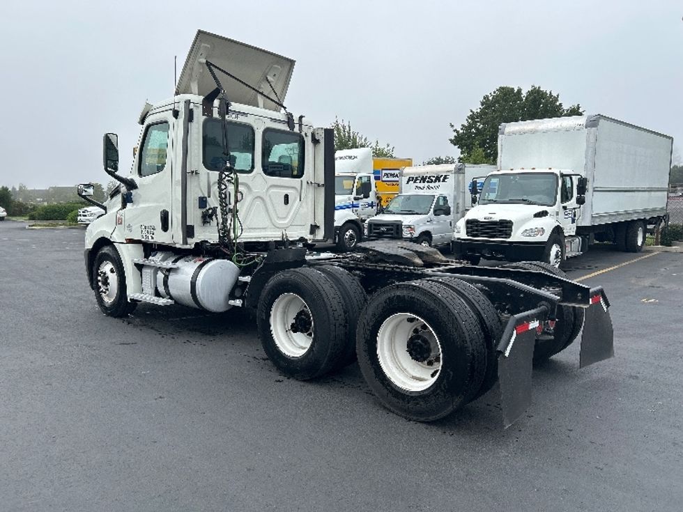 Day Cab Tractor-Heavy Duty Tractors-Freightliner-2018-T12664ST-Portland-OR-402,984\n\t\tmiles-$ 51,750 - Image 5