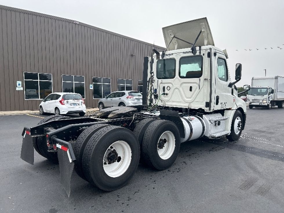 Day Cab Tractor-Heavy Duty Tractors-Freightliner-2018-T12664ST-Portland-OR-402,984\n\t\tmiles-$ 51,750 - Image 7