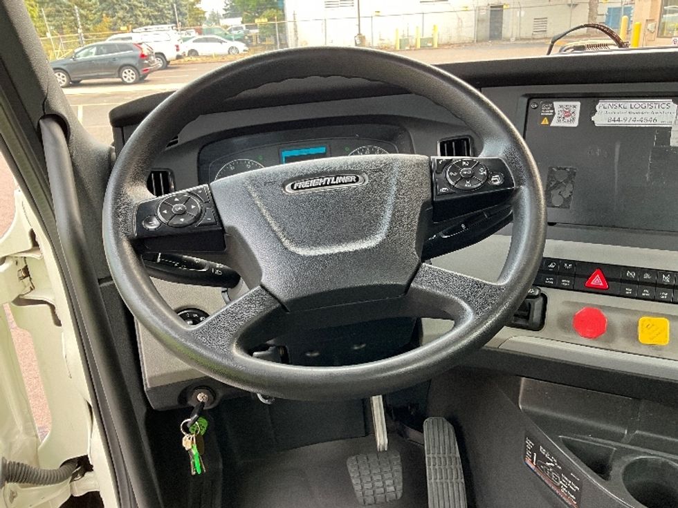 Day Cab Tractor-Heavy Duty Tractors-Freightliner-2018-T12664ST-Portland-OR-529,869\n\t\tmiles-$ 38,750 - Image 11