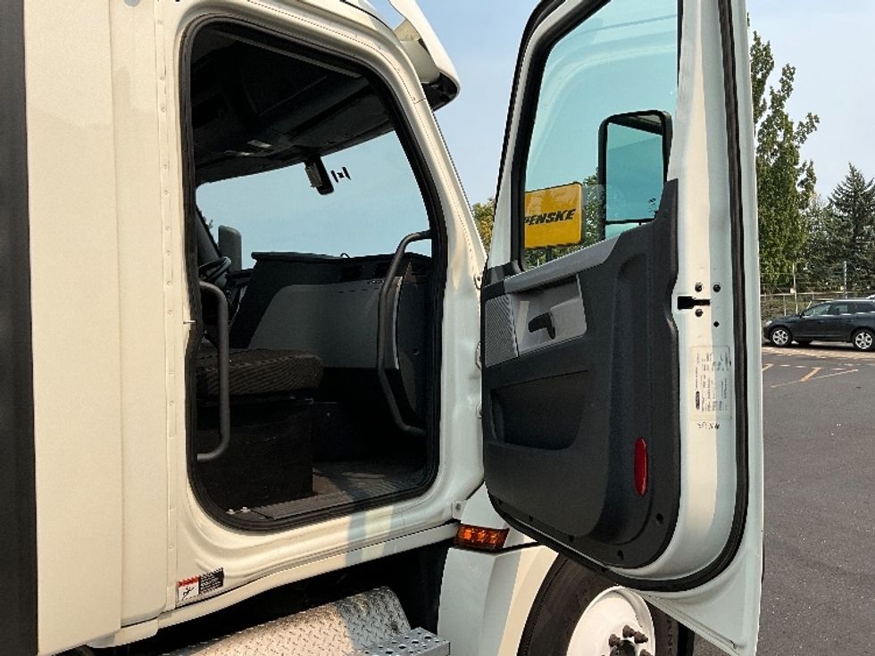 Day Cab Tractor-Heavy Duty Tractors-Freightliner-2018-T12664ST-Portland-OR-529,869\n\t\tmiles-$ 38,750 - Image 12