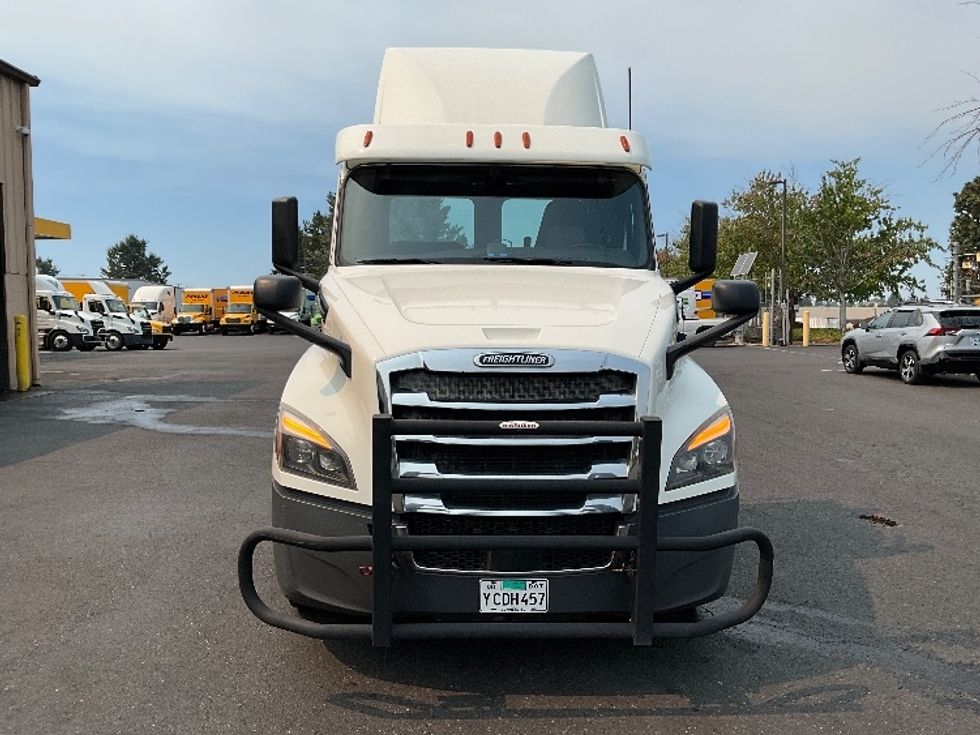 Day Cab Tractor-Heavy Duty Tractors-Freightliner-2018-T12664ST-Portland-OR-529,869\n\t\tmiles-$ 38,750 - Image 2