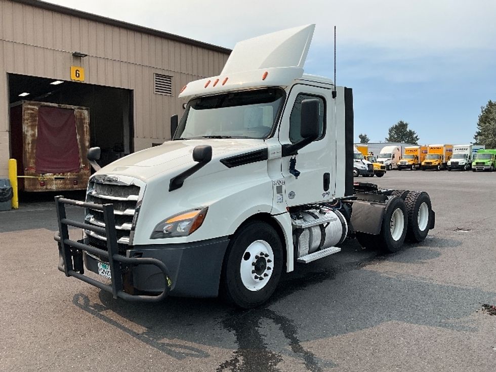 Day Cab Tractor-Heavy Duty Tractors-Freightliner-2018-T12664ST-Portland-OR-529,869\n\t\tmiles-$ 38,750 - Image 3