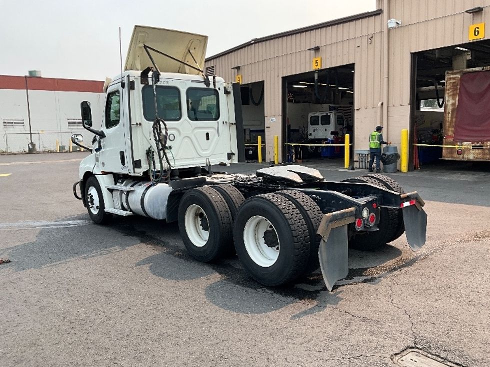 Day Cab Tractor-Heavy Duty Tractors-Freightliner-2018-T12664ST-Portland-OR-529,869\n\t\tmiles-$ 38,750 - Image 5