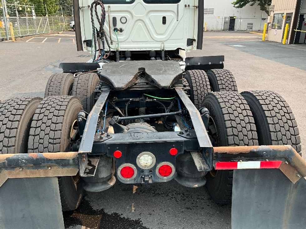 Day Cab Tractor-Heavy Duty Tractors-Freightliner-2018-T12664ST-Portland-OR-529,869\n\t\tmiles-$ 38,750 - Image 6