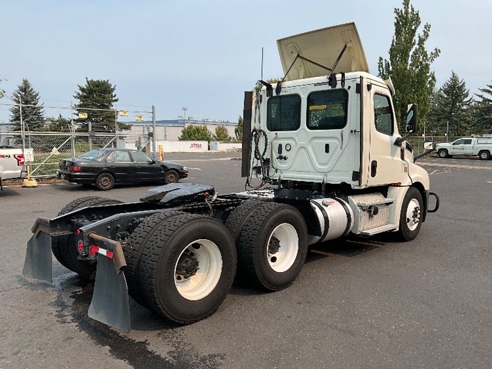 Day Cab Tractor-Heavy Duty Tractors-Freightliner-2018-T12664ST-Portland-OR-529,869\n\t\tmiles-$ 38,750 - Image 7