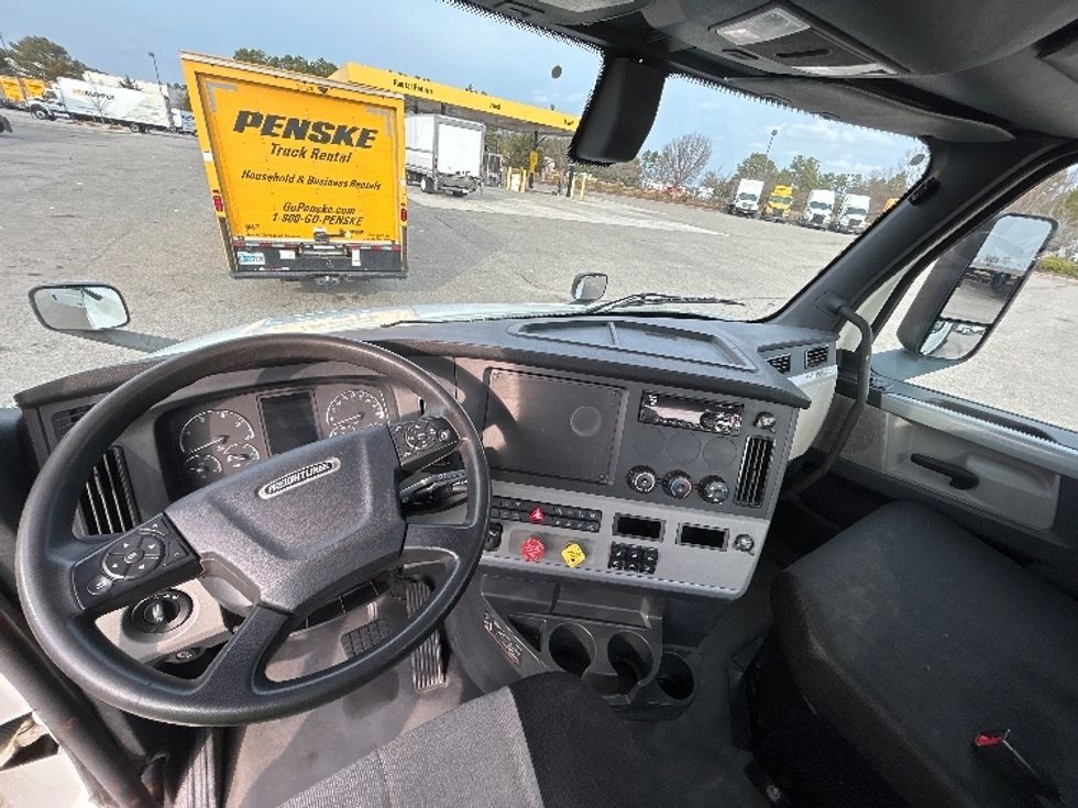 Day Cab Tractor-Heavy Duty Tractors-Freightliner-2018-T12664ST-Prince George-VA-111,816\n\t\tmiles-$ 52,000 - Image 11