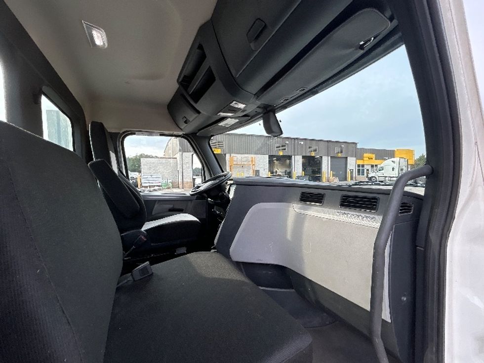 Day Cab Tractor-Heavy Duty Tractors-Freightliner-2018-T12664ST-Prince George-VA-111,816\n\t\tmiles-$ 52,000 - Image 13