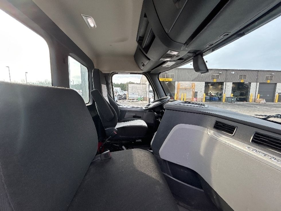 Day Cab Tractor-Heavy Duty Tractors-Freightliner-2018-T12664ST-Prince George-VA-111,816\n\t\tmiles-$ 52,000 - Image 14