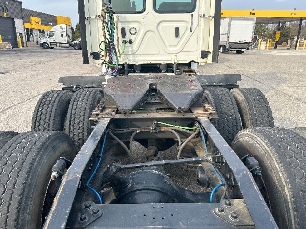 Day Cab Tractor-Heavy Duty Tractors-Freightliner-2018-T12664ST-Prince George-VA-111,816\n\t\tmiles-$ 52,000 - Image 6