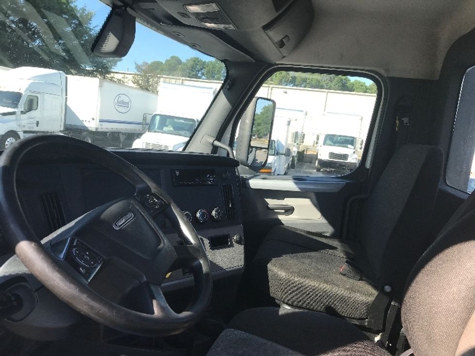 Day Cab Tractor-Heavy Duty Tractors-Freightliner-2018-T12664ST-Prince George-VA-397,325\n\t\tmiles-$ 44,250 - Image 10