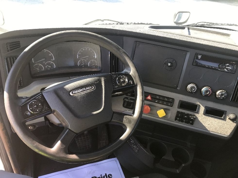 Day Cab Tractor-Heavy Duty Tractors-Freightliner-2018-T12664ST-Prince George-VA-397,325\n\t\tmiles-$ 44,250 - Image 11