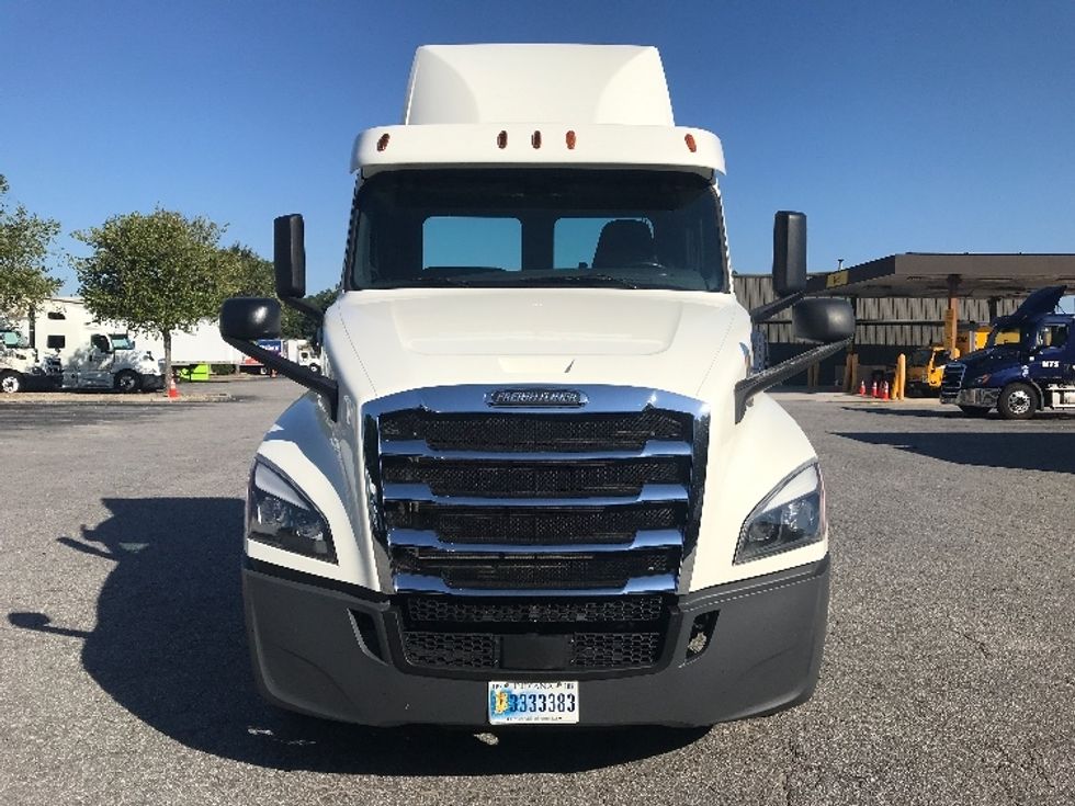 Day Cab Tractor-Heavy Duty Tractors-Freightliner-2018-T12664ST-Prince George-VA-397,325\n\t\tmiles-$ 44,250 - Image 2