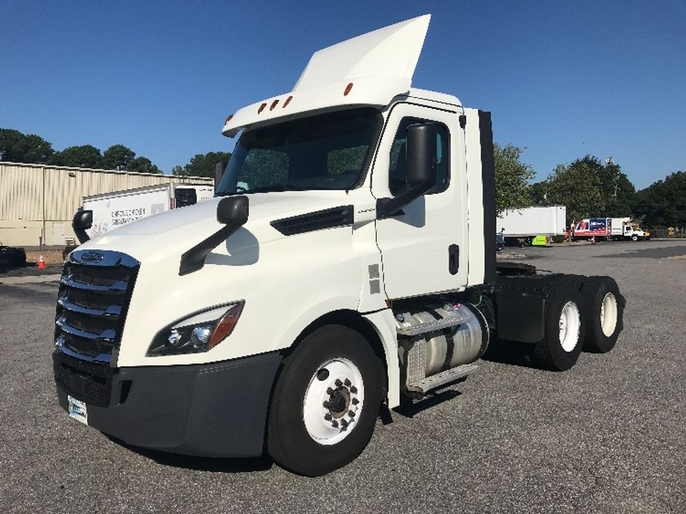 Day Cab Tractor-Heavy Duty Tractors-Freightliner-2018-T12664ST-Prince George-VA-397,325\n\t\tmiles-$ 44,250 - Image 3