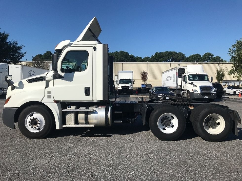 Day Cab Tractor-Heavy Duty Tractors-Freightliner-2018-T12664ST-Prince George-VA-397,325\n\t\tmiles-$ 44,250 - Image 4