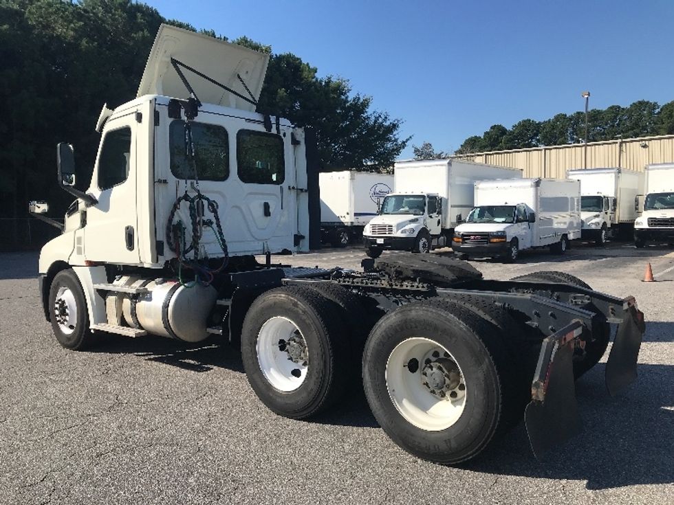 Day Cab Tractor-Heavy Duty Tractors-Freightliner-2018-T12664ST-Prince George-VA-397,325\n\t\tmiles-$ 44,250 - Image 5