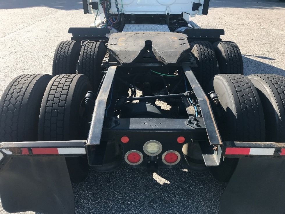 Day Cab Tractor-Heavy Duty Tractors-Freightliner-2018-T12664ST-Prince George-VA-397,325\n\t\tmiles-$ 44,250 - Image 6