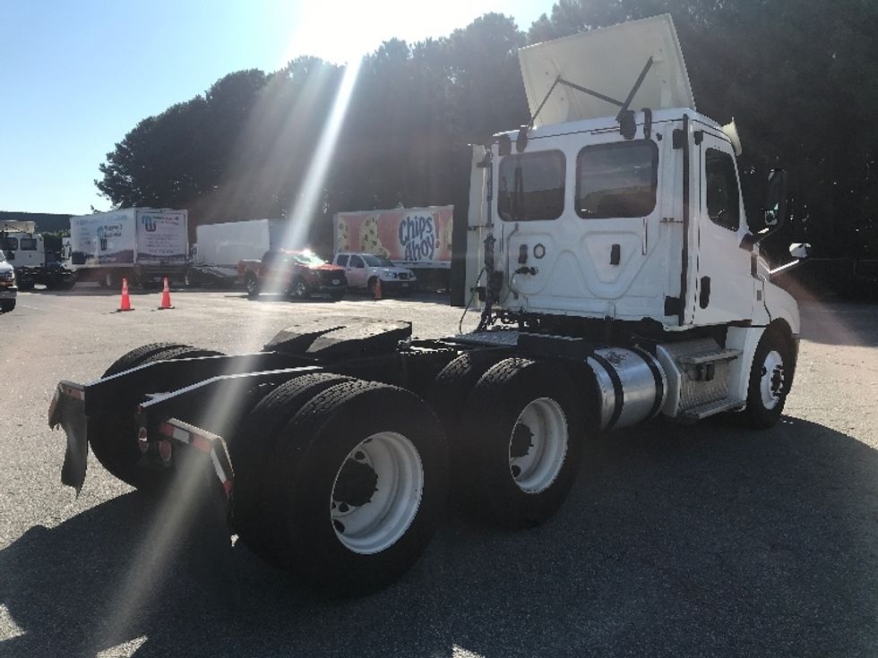 Day Cab Tractor-Heavy Duty Tractors-Freightliner-2018-T12664ST-Prince George-VA-397,325\n\t\tmiles-$ 44,250 - Image 7