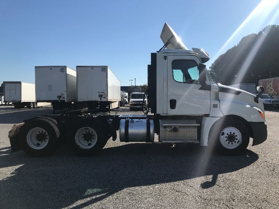 Day Cab Tractor-Heavy Duty Tractors-Freightliner-2018-T12664ST-Prince George-VA-397,325\n\t\tmiles-$ 44,250 - Image 8