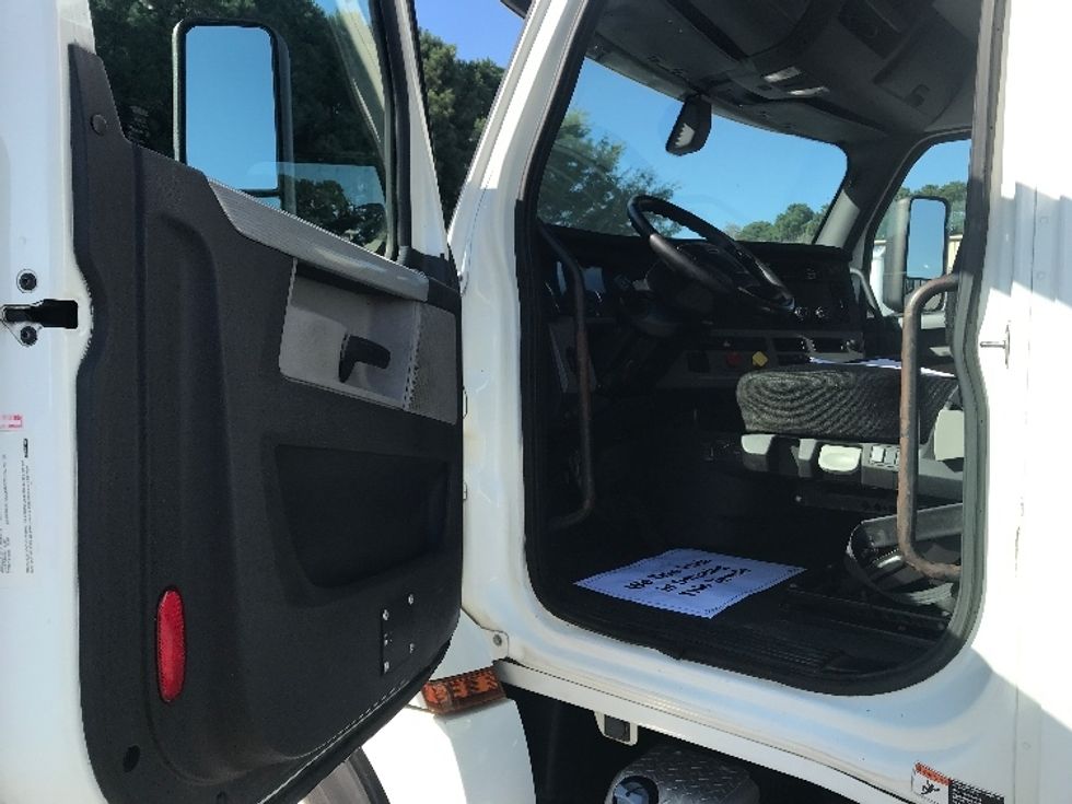 Day Cab Tractor-Heavy Duty Tractors-Freightliner-2018-T12664ST-Prince George-VA-397,325\n\t\tmiles-$ 44,250 - Image 9