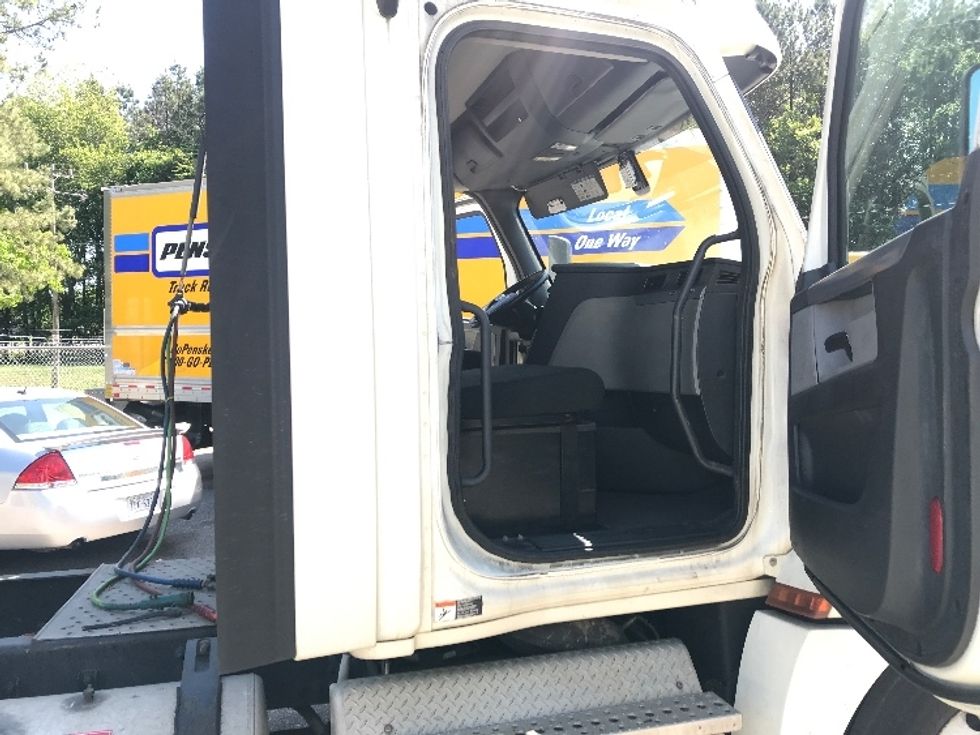 Day Cab Tractor-Heavy Duty Tractors-Freightliner-2018-T12664ST-Prince George-VA-411,545\n\t\tmiles-$ 43,500 - Image 12