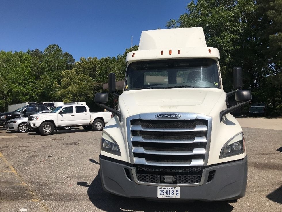 Day Cab Tractor-Heavy Duty Tractors-Freightliner-2018-T12664ST-Prince George-VA-411,545\n\t\tmiles-$ 43,500 - Image 2
