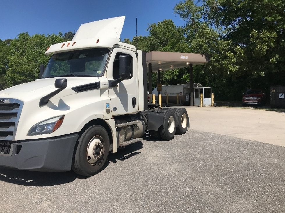 Day Cab Tractor-Heavy Duty Tractors-Freightliner-2018-T12664ST-Prince George-VA-411,545\n\t\tmiles-$ 43,500 - Image 3