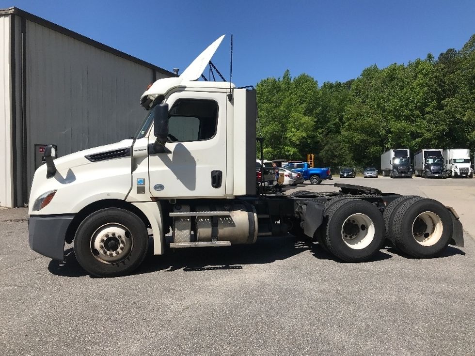 Day Cab Tractor-Heavy Duty Tractors-Freightliner-2018-T12664ST-Prince George-VA-411,545\n\t\tmiles-$ 43,500 - Image 4
